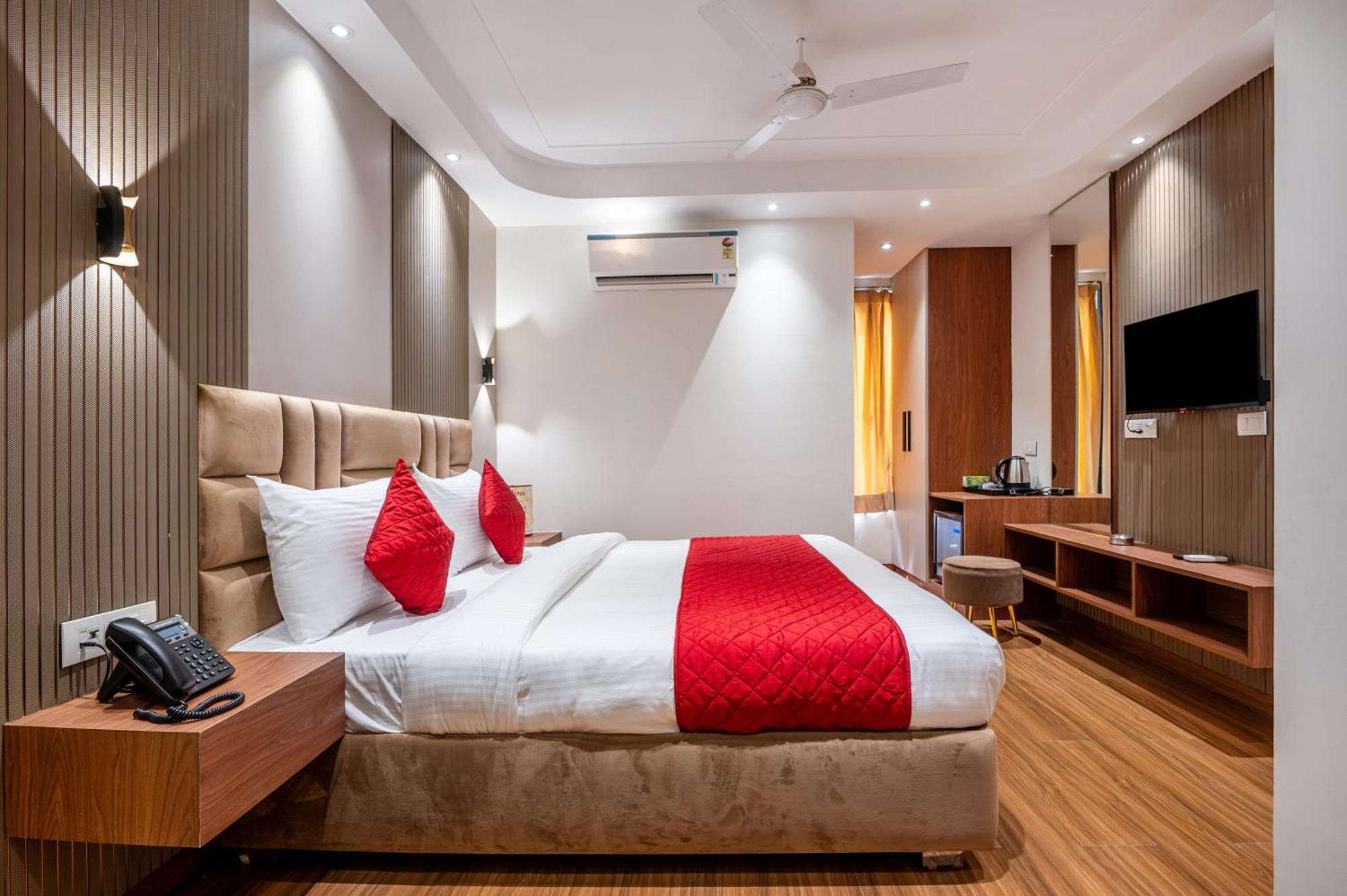 Hotel Avaas - Faiz Road Karol Bagh Delhi  Exterior photo